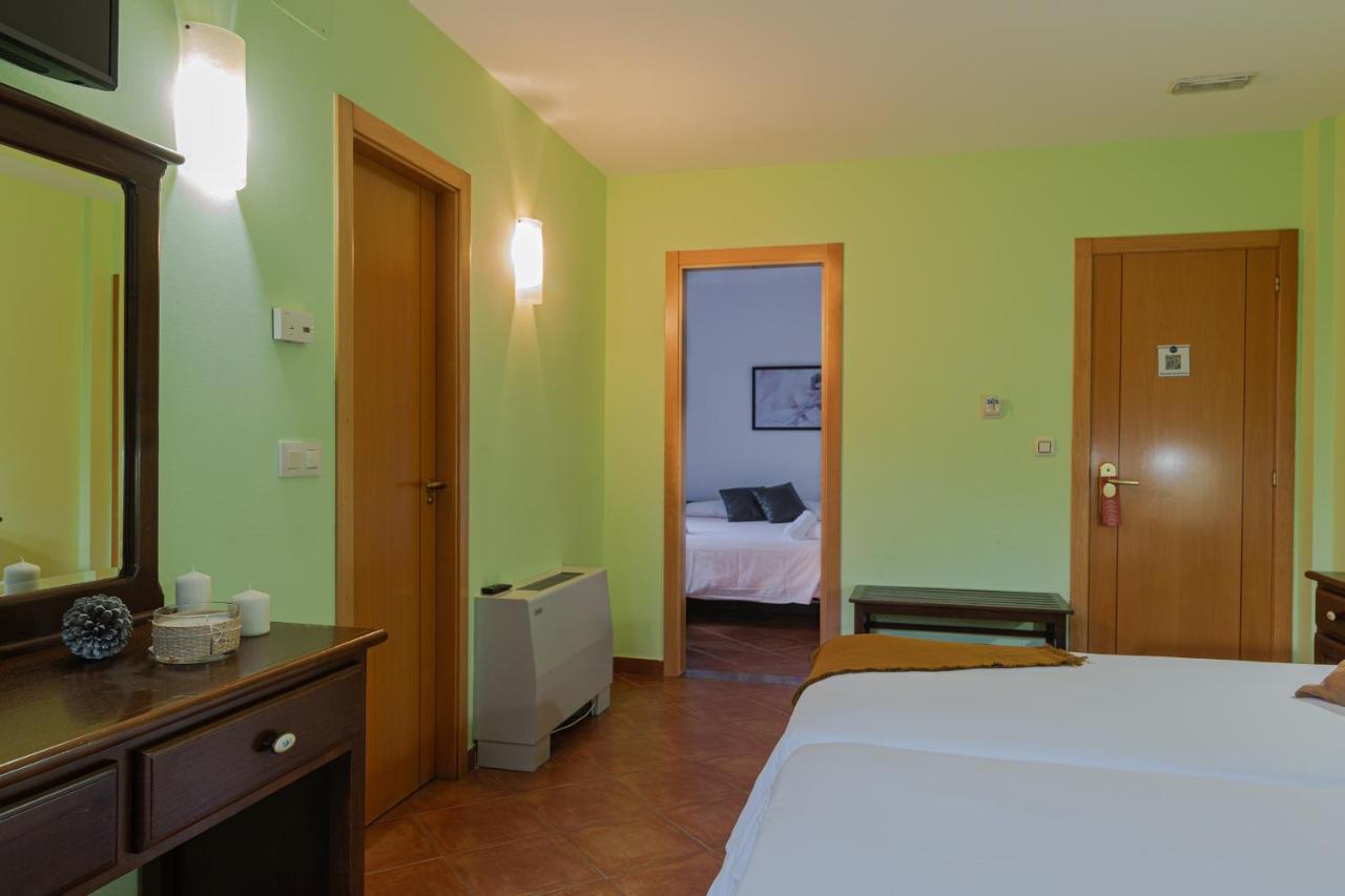 Hotel Balneario Rio Pambre Palas de Rei Exteriör bild